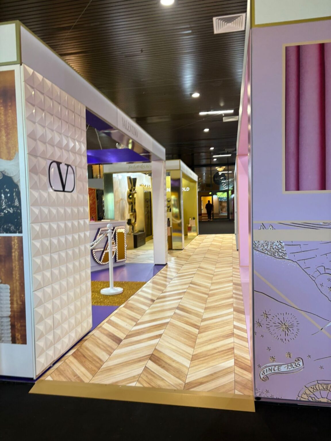 Multi-brand L’Oréal sustainable exhibition stand designed with T3 modular system
